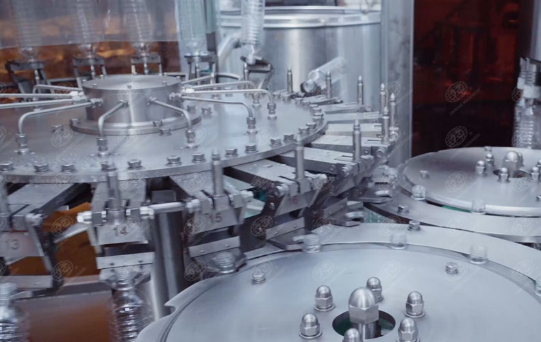 全自動礦泉水灌裝機(jī) 全自動礦泉水灌裝機(jī)